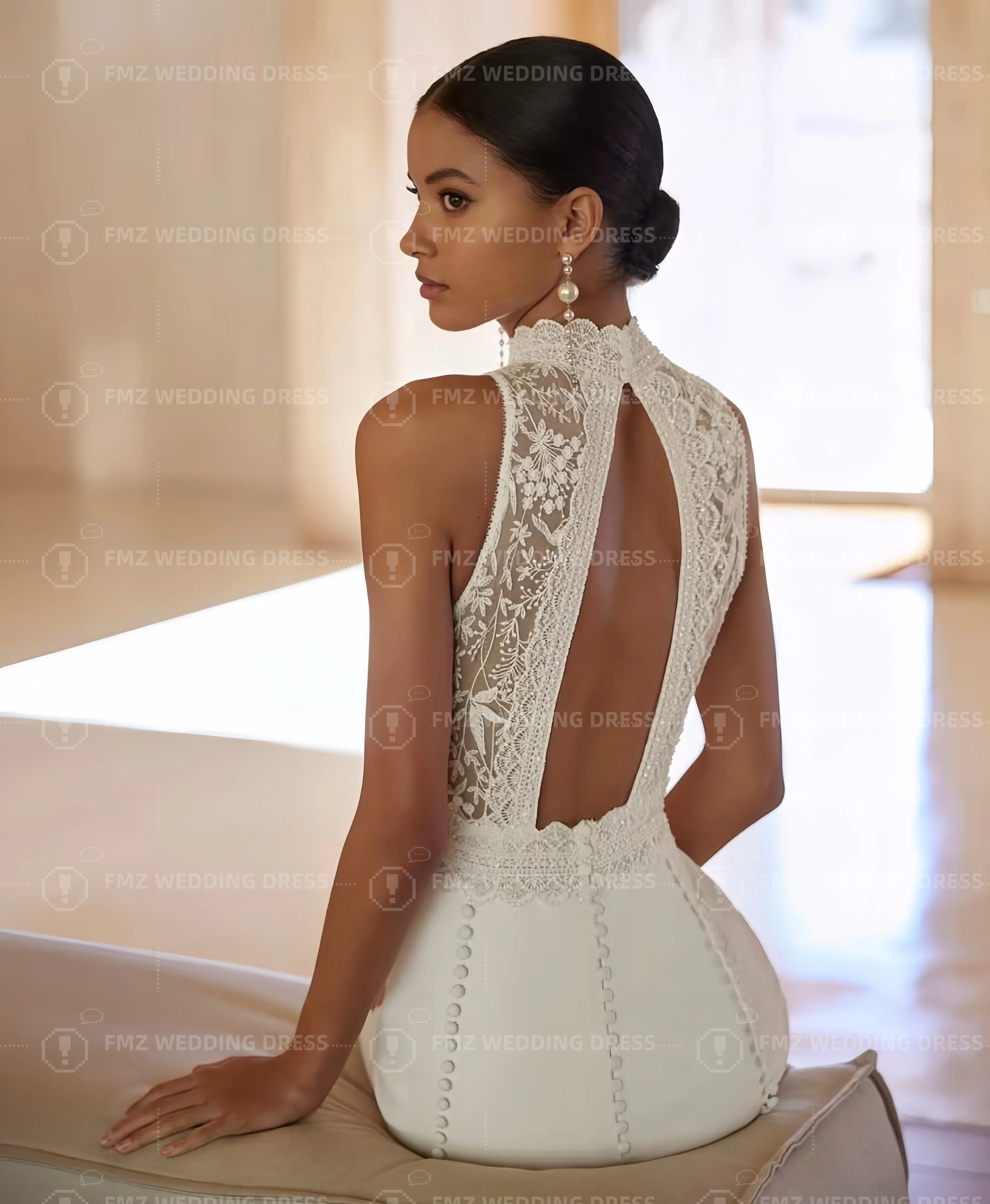 فستان زفاف أنيق مخصص بياقة عالية بدون أكمام على شكل حرف a من الساتان فيستدوس دي نوفيا أماندا نوفيا أماندا نوفيا رسمي