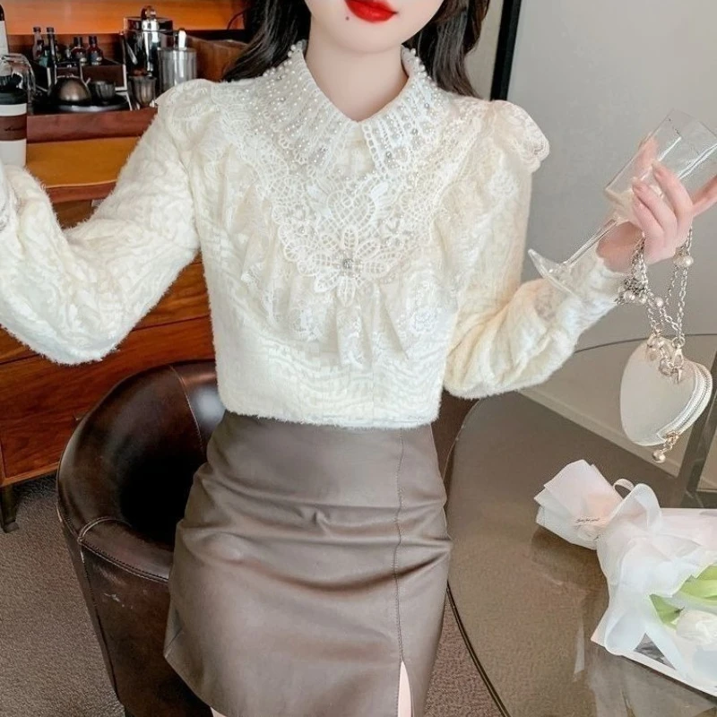 Blusa de encaje de estilo francés para mujer, camisa de manga larga con forro polar grueso, Top cálido para otoño e invierno, cuello semialto con volantes y cuentas