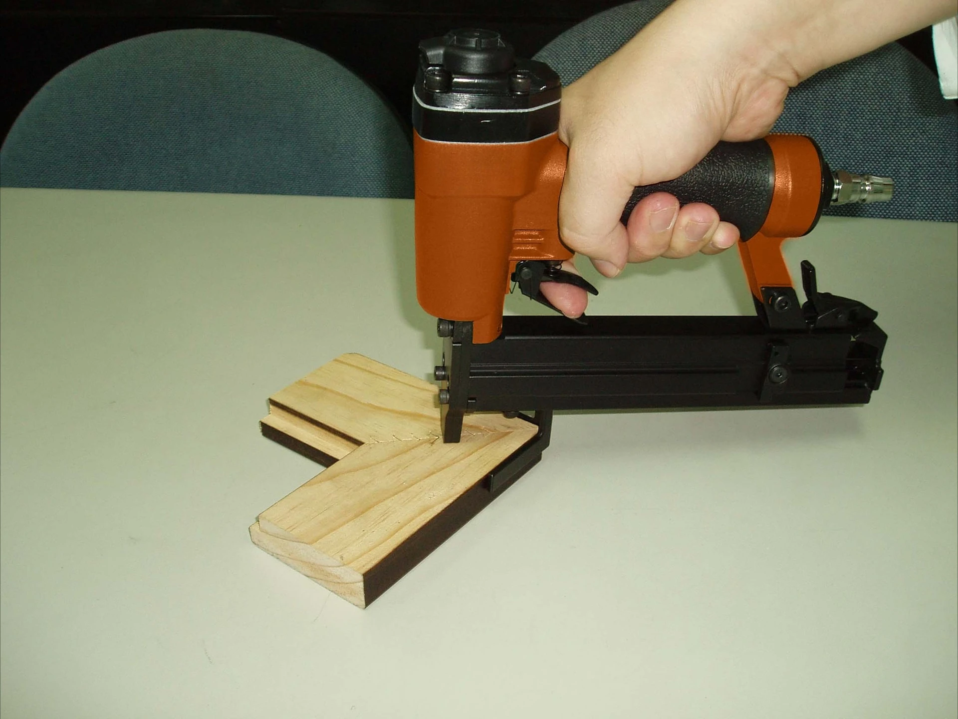 Photo frame picture  fixed V angle nail gun