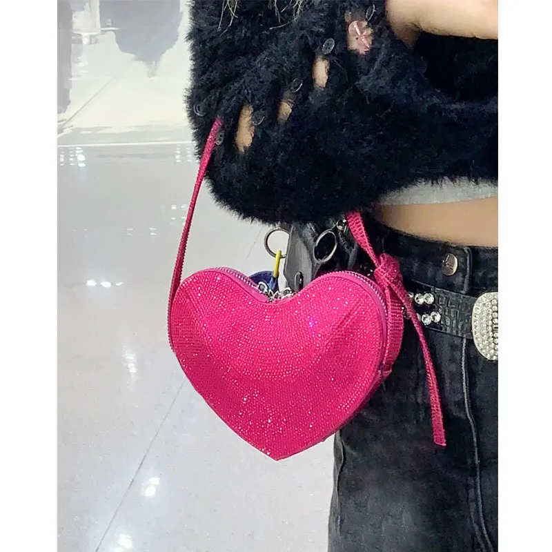 Love dinner bag, heart-shaped shoulder bag, heart-shaped mobile phone chain, bright diamond light luxury party handheld mini bag