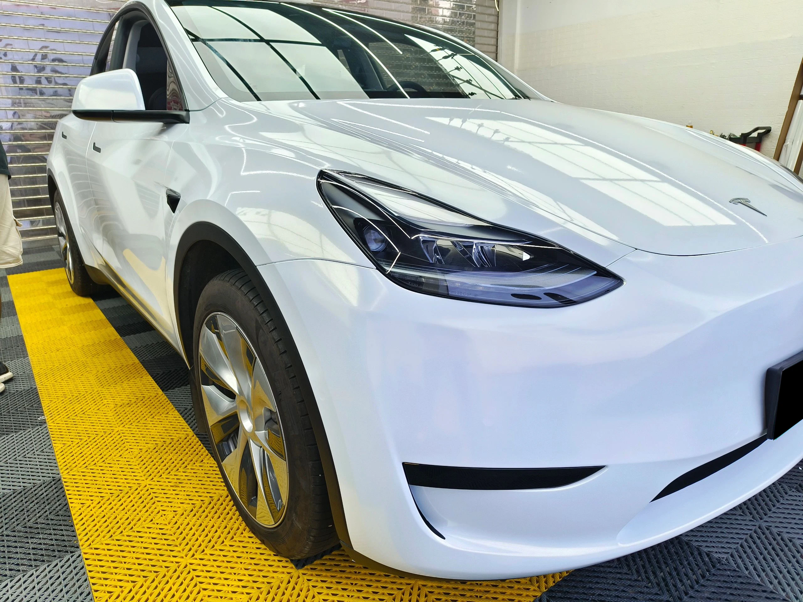 Wholesale High Quality PET Chameleon White Charm Gold Self-adhesive Full Body Wrap Wrapping Vinyl Roll Sticker Film for Car