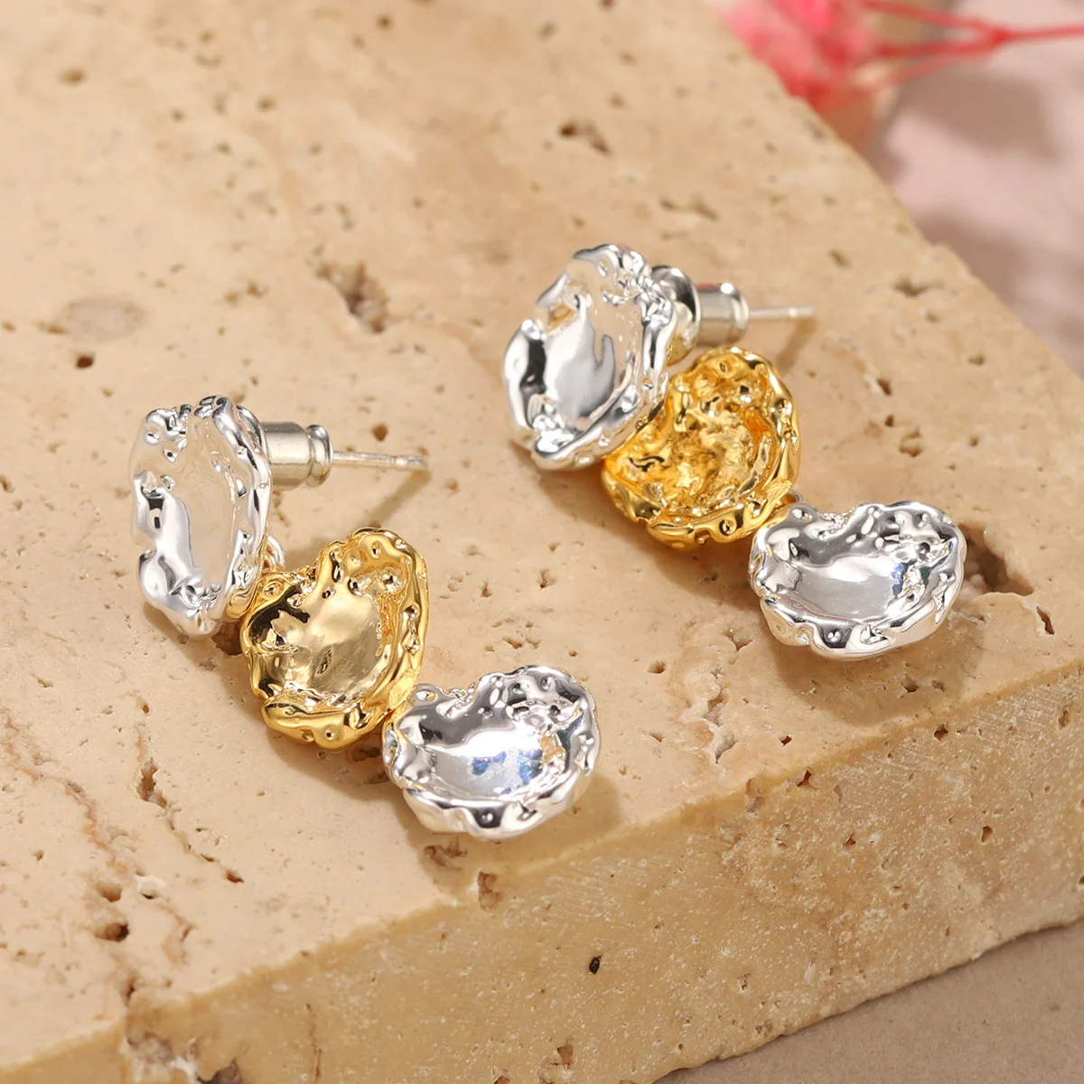 أقراط معدنية غير متماثلة مكدسة، قطرات هندسية مزخرفة باللون الذهبي والفضي للنساء لافتة للنظر للارتداء طوال اليوم #1