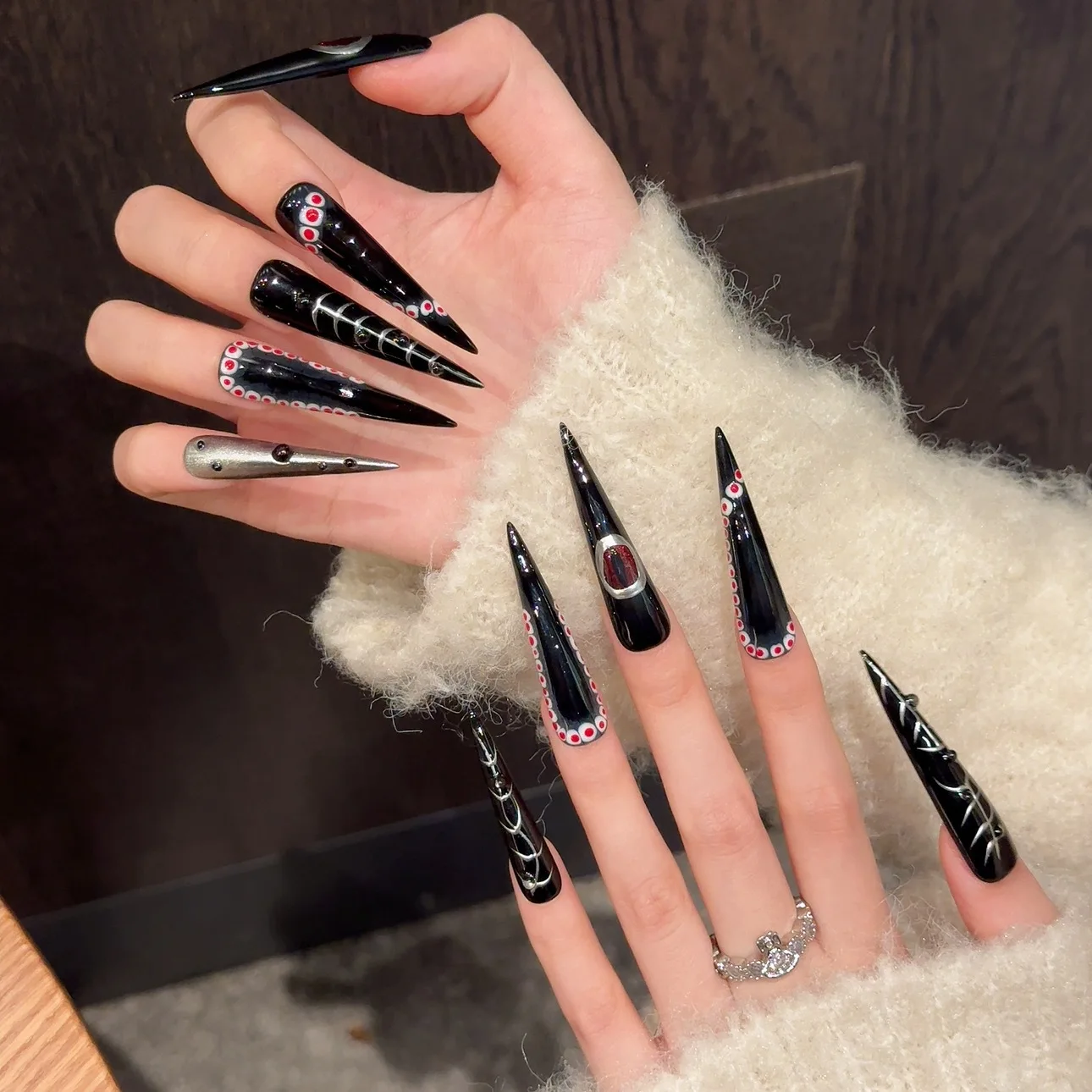 Picante meninas artesanais unhas falsas preto prata super longo pontiagudo imprensa em unhas 3d metal punk personalidade olho de gato unhas falsas