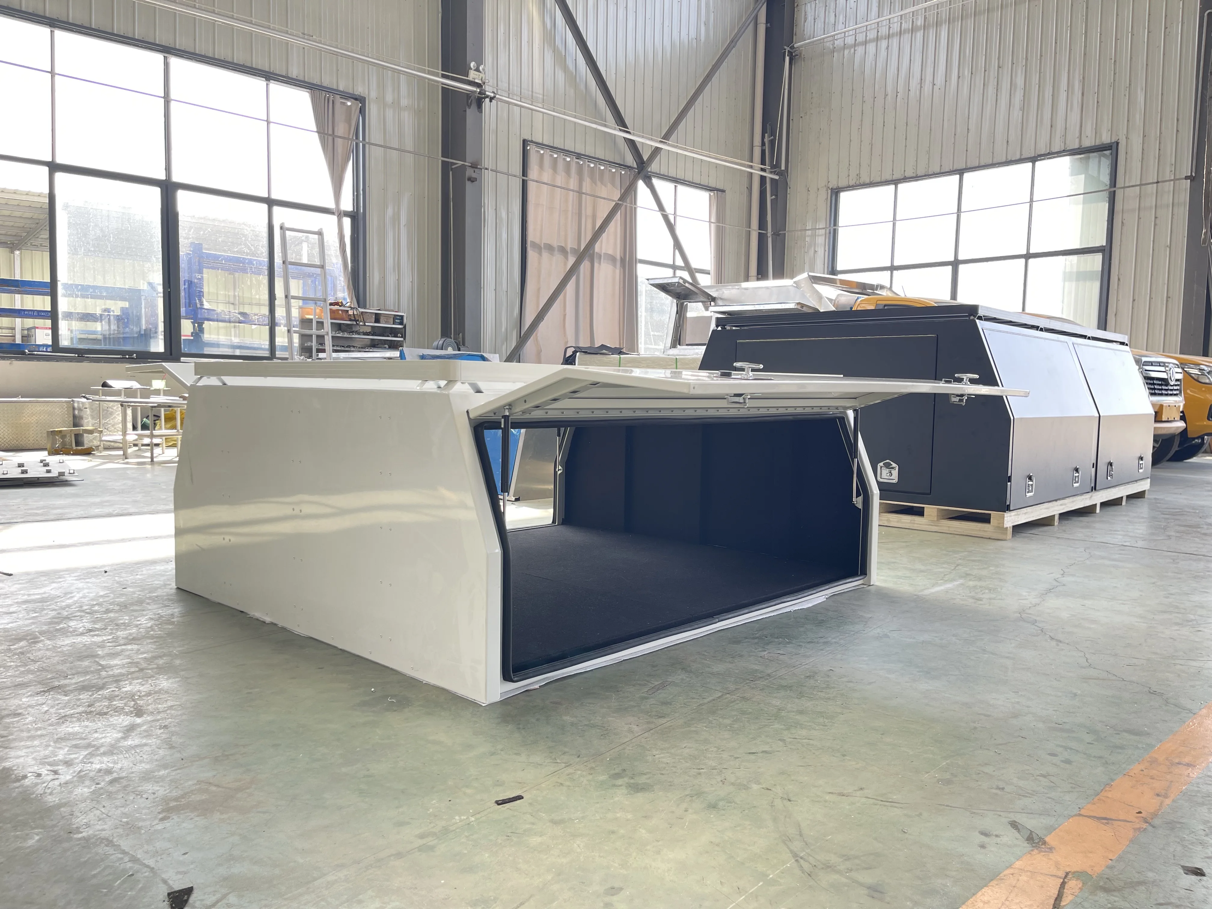 Custom Aluminum Waterproof Powder Coated Outdoor Storage Case & Toolbox for Ford Ranger Ute 4x4 Canopy with Two Doors