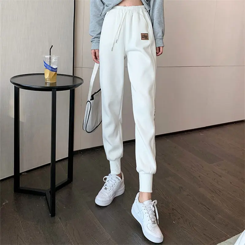 Pantaloni sportivi da jogging a vita alta con applicazioni con stampa di lettere da donna pantaloni sportivi con coulisse in stile coreano Casual Streetwear pantaloni Slim