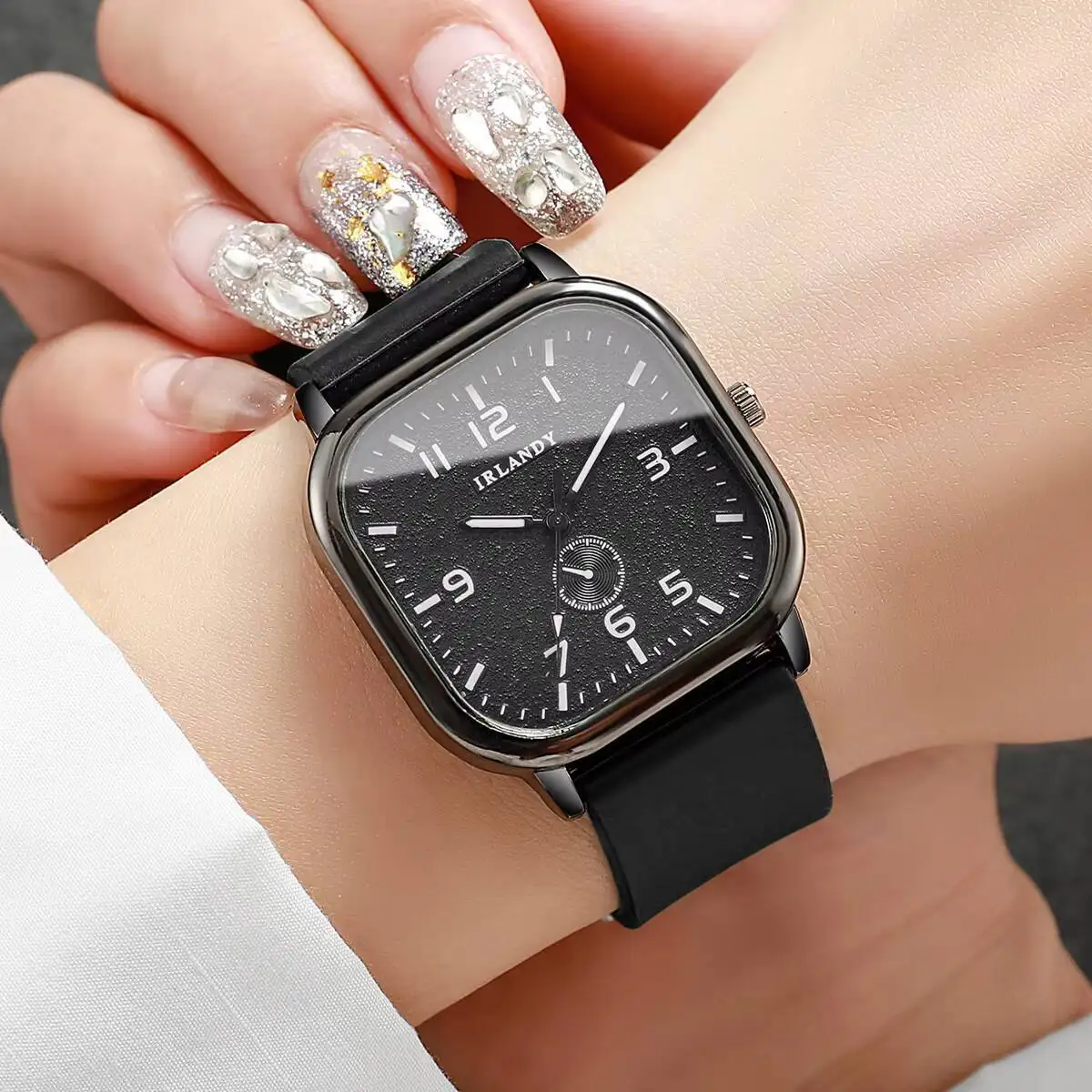 Orologio al quarzo da donna quadrato alla moda, cinturino in silicone casual, orologio da polso sportivo per uomini, donne, studenti (senza scatola)