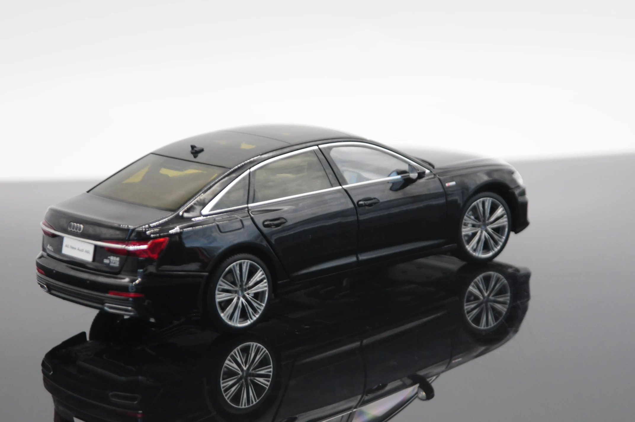 Best sell  original 1:18 2019  A6L alloy car A6L automobile model new A6 model diecast model--black color