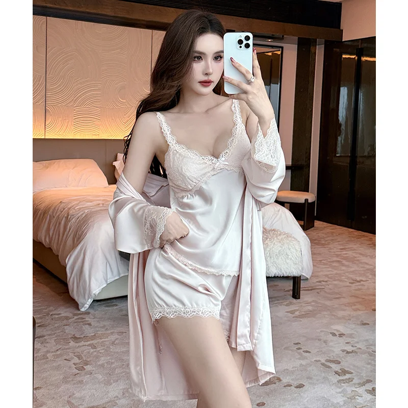 

Женский летний комплект из ледяного шелка: пижама с кружевными вставками, сексуальный халат, топ на бретелях, шорты — три предмета, удобная домашняя одежда.