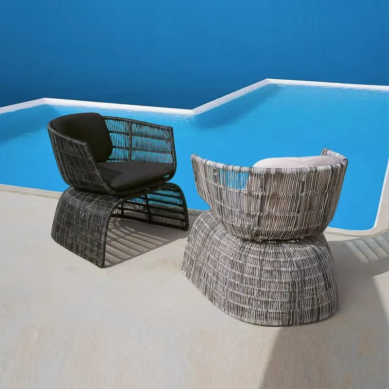 ชุดโต๊ะและเก้าอี้หวายสไตล์นอร์ดิกสำหรับระเบียงกลางแจ้ง 3 ชิ้น ดีไซน์เรียบง่าย เหมาะสำหรับลานบ้าน วิลล่า ร้านอาหาร และพักผ่อน