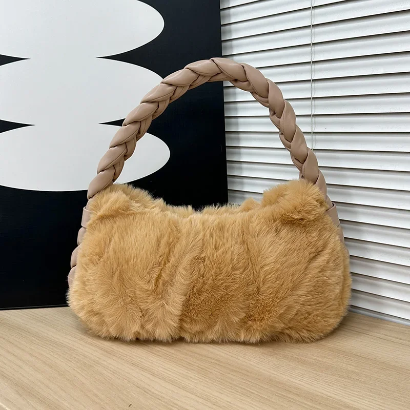 

Handheld Plush Bag for Women 2024 Autumn/Winter New Ins Trendy Fashion Plush Bag Premium Commuter Handheld Shoulder Bag Пакет