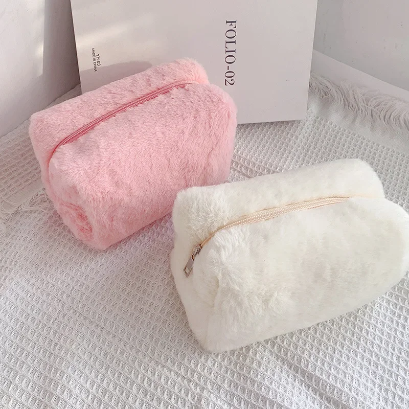 Borsa per il trucco in pelliccia di colore solido invernale caldo borsa per cosmetici da viaggio morbida da donna custodia per il trucco da donna borse per la conservazione