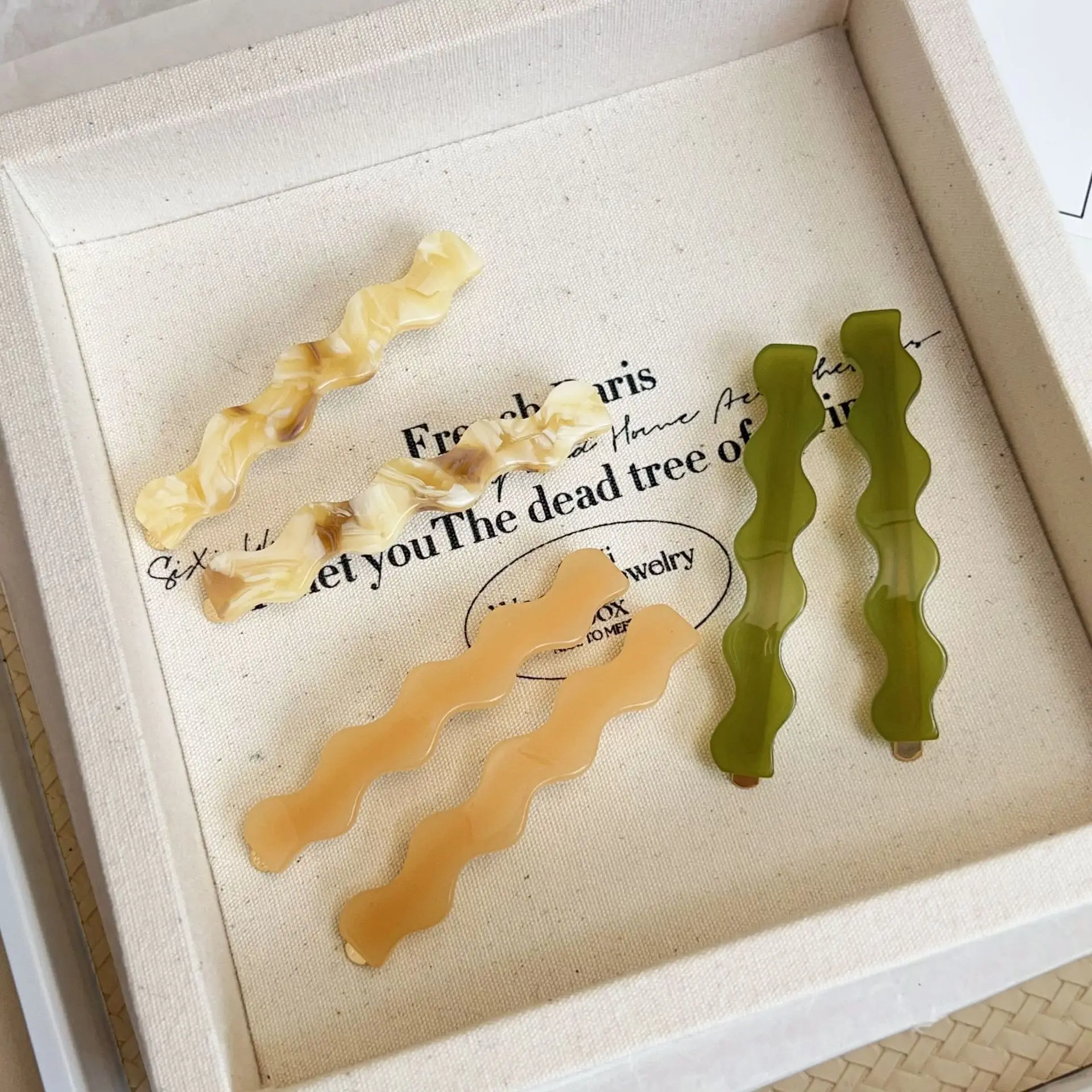 

2pcs/bag Temperament Wave Hairpin Girls Bangs Side Clip Hair Edge Clip Broken Hair One Word Clip Fashion Acetate Style Headpiece