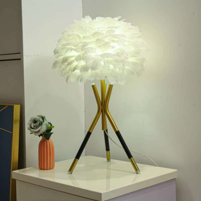 Feather Tripod Floor Lamps Bedroom Bedsides Simple Nordic Goose Feather Feather Desk Table Lights High-end Art Decorative Home