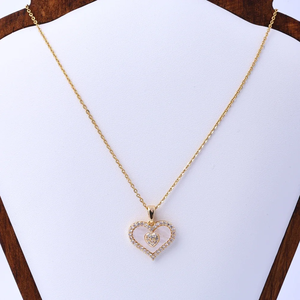 สร้อยคอเหล็กไทเทเนียมไม่ซีดจางสำหรับผู้หญิง อุปกรณ์เสริมอเนกประสงค์และเฉพาะกลุ่ม สวมใส่ระดับไฮเอนด์และประณีต เสื้อสเวตเตอร์ที่มีชื่อเสียงทางอินเทอร์เน็ต