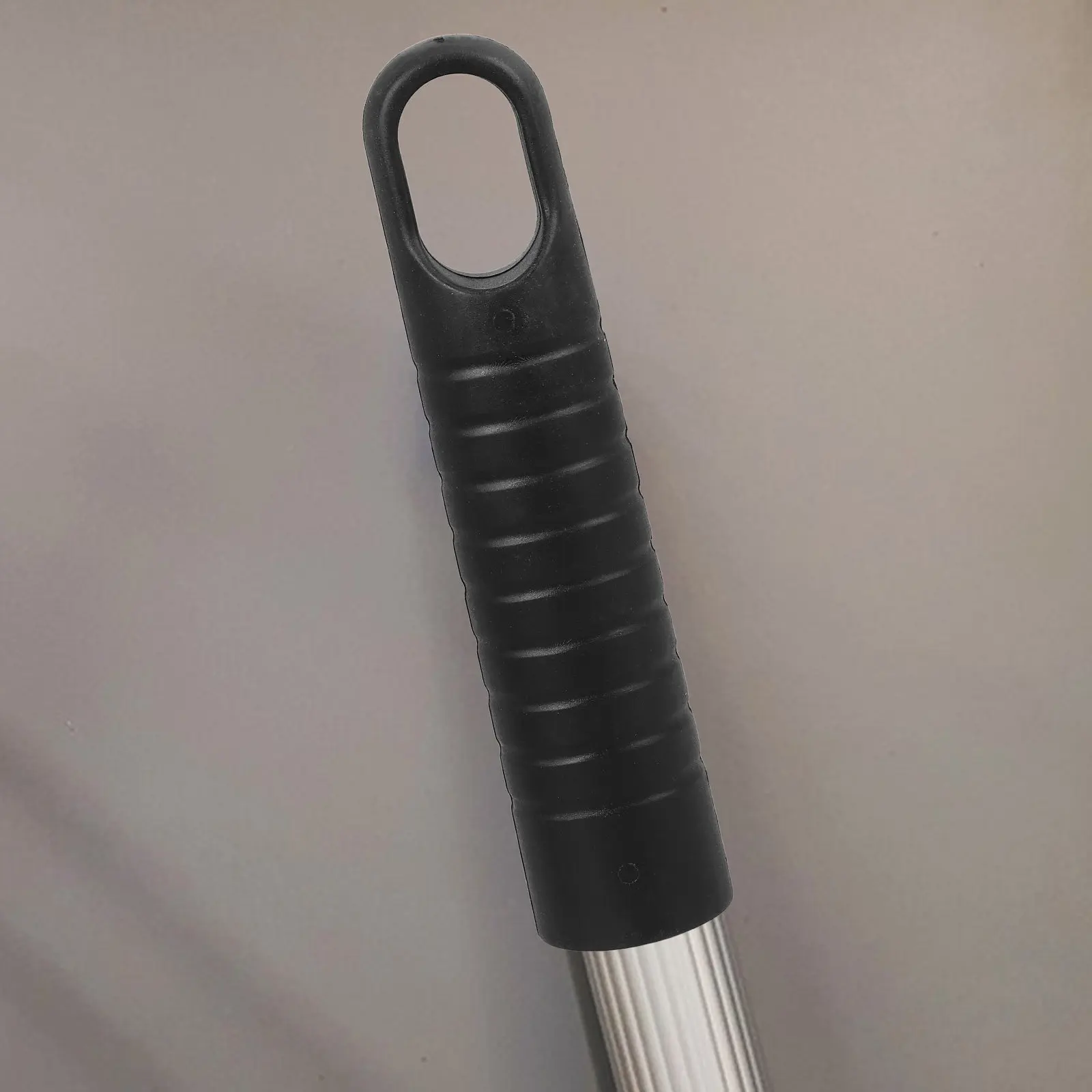 

Набор из 6 черных универсальных насадок для уборки: рукоятки для метлы, швабры, щетки, скребка, заглушки, наконечники, рукоятки-втулки, совок, ручки для швабры