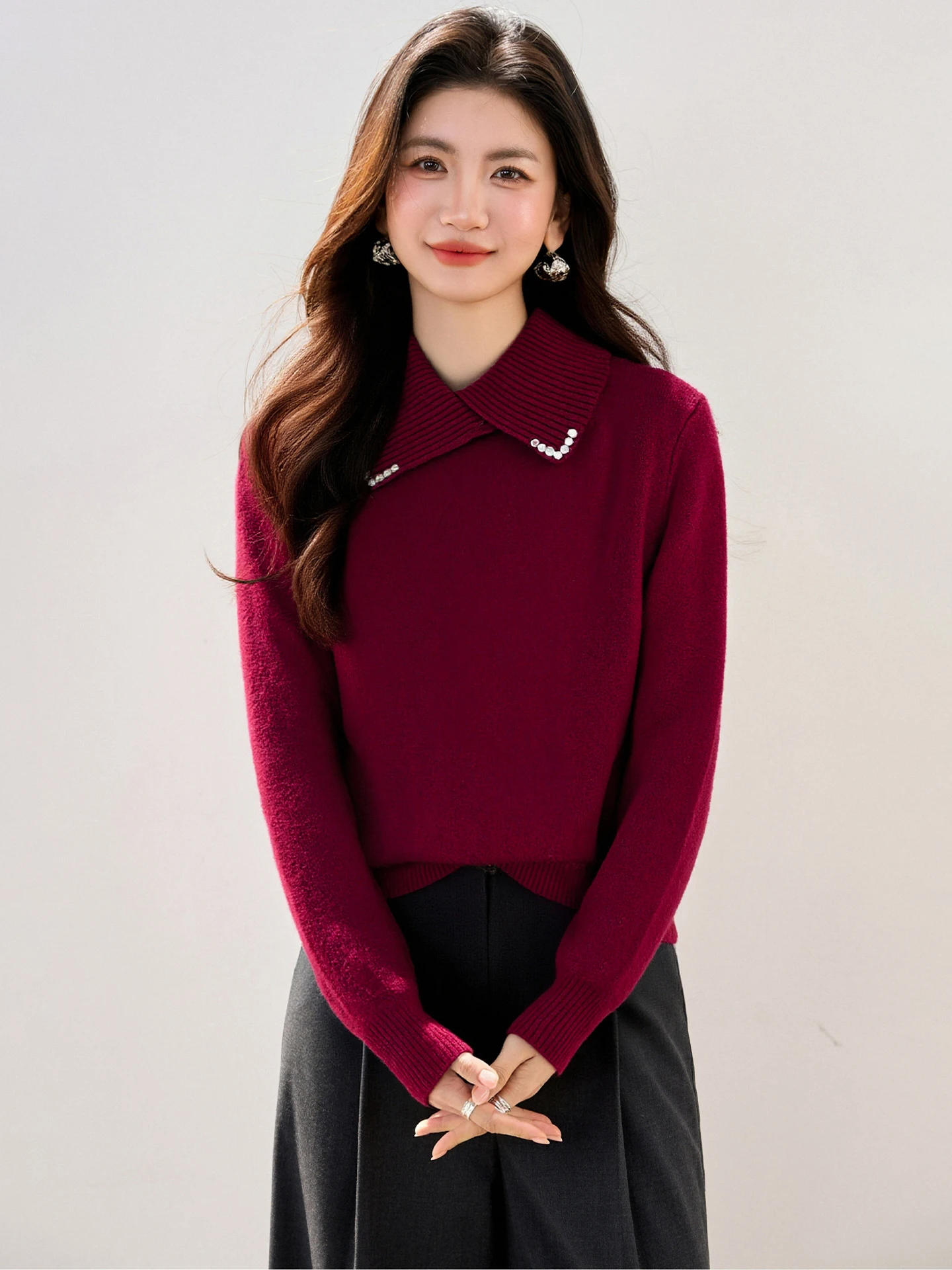 سترة الياقة المدورة الحمراء هي بلوزة داخلية فائقة المظهر للنساء للارتداء أثناء العام الجديد في الخريف والشتاء #4