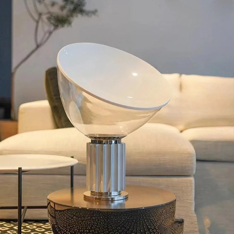 مصابيح أرضية زجاجية فنية ذات طابع شخصي إيطالي ما بعد الحداثة الراقية لغرفة المعيشة وغرفة النوم بجانب السرير مصباح مكتبي LED إبداعي