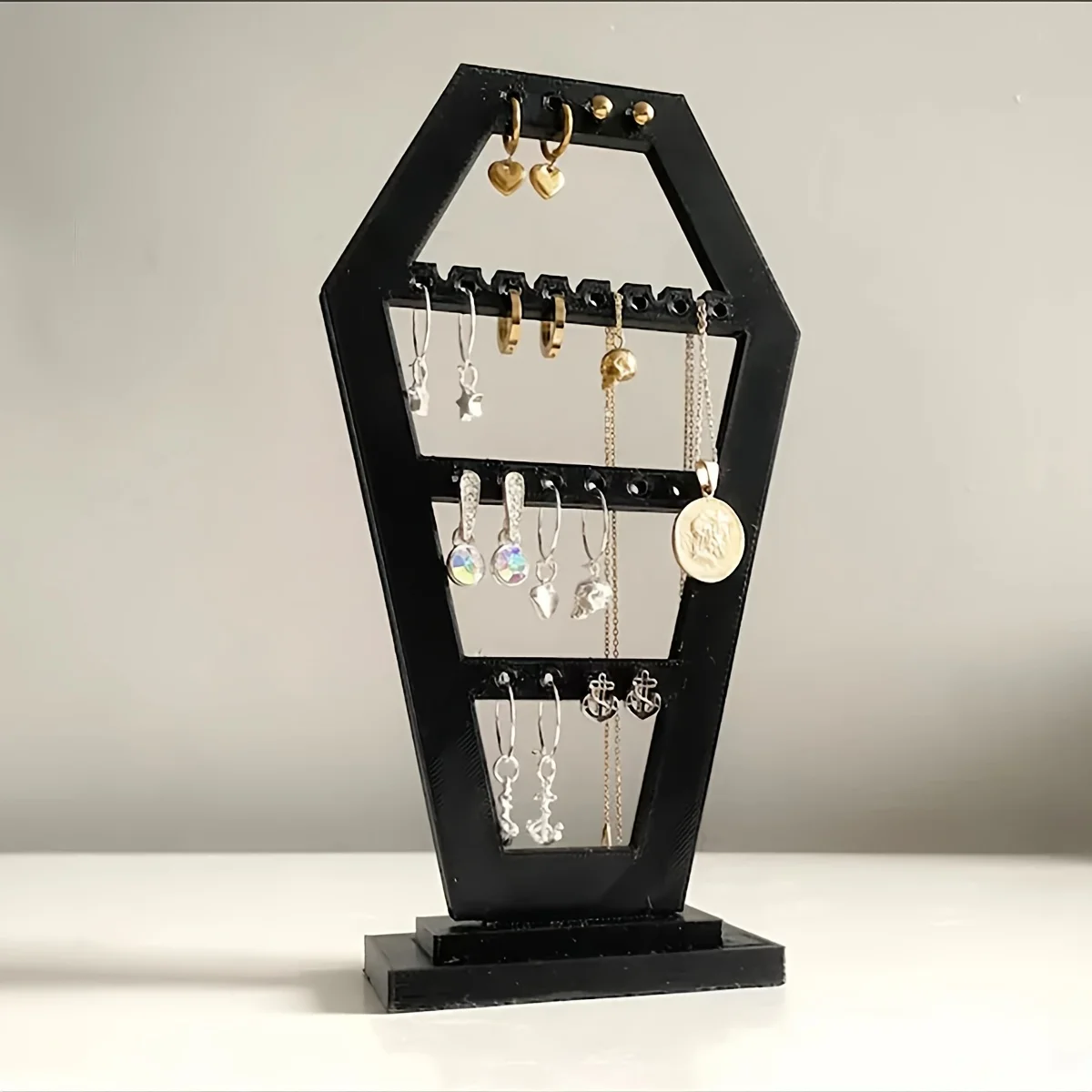 Gotischer Sarg-Ohrringhalter Schwarz Schmuckorganizer mit Löchern Desktop-Ohrringständer für Gothic-Heimdekoration Halloween-Geschenk – Detail 1