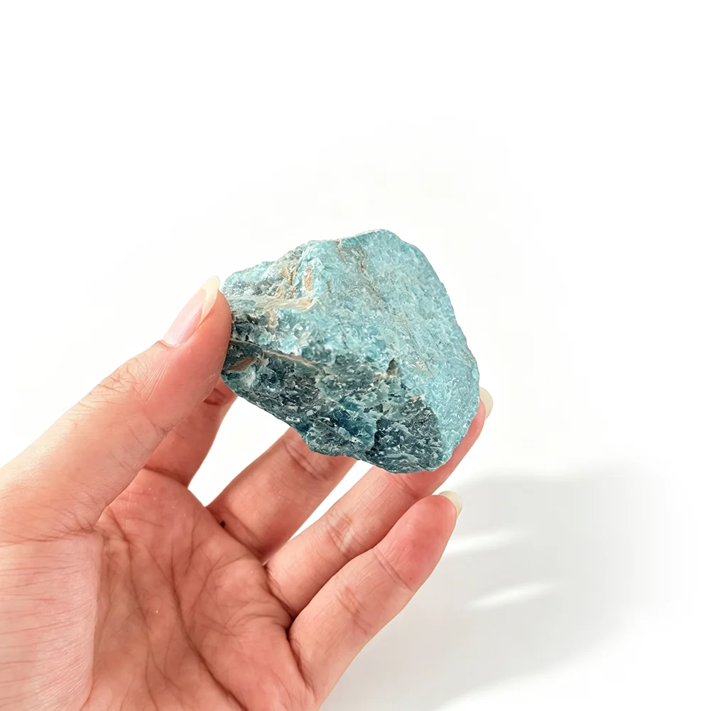 Natürlicher blauer Apatit-Rohstein, Mineralspezimen, unregelmäßiger Kristallfelsen für Heimdekoration, Tischdekoration, Ornament und Sammlerstück. – Detail 6