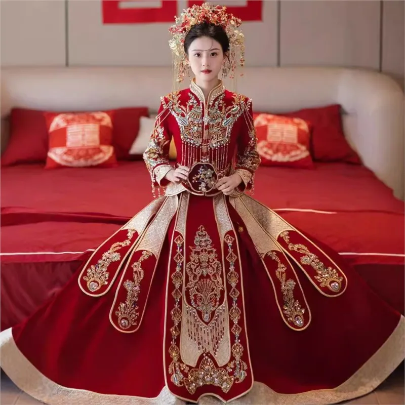 

The new heavy-duty velvet Chinese-style wedding dress is now available for toasts