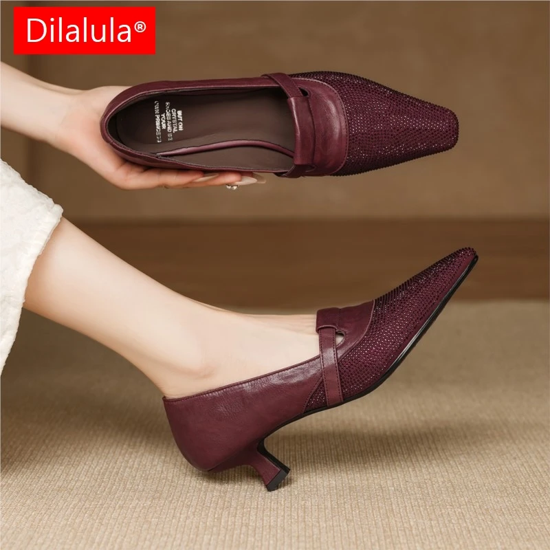 

Dilalula/2026, элегантные туфли-лодочки из овчины со стразами, женские туфли-лодочки с квадратным носком на среднем тонком каблуке, вечерние туфли для свиданий, офисные осенние туфли-лодочки