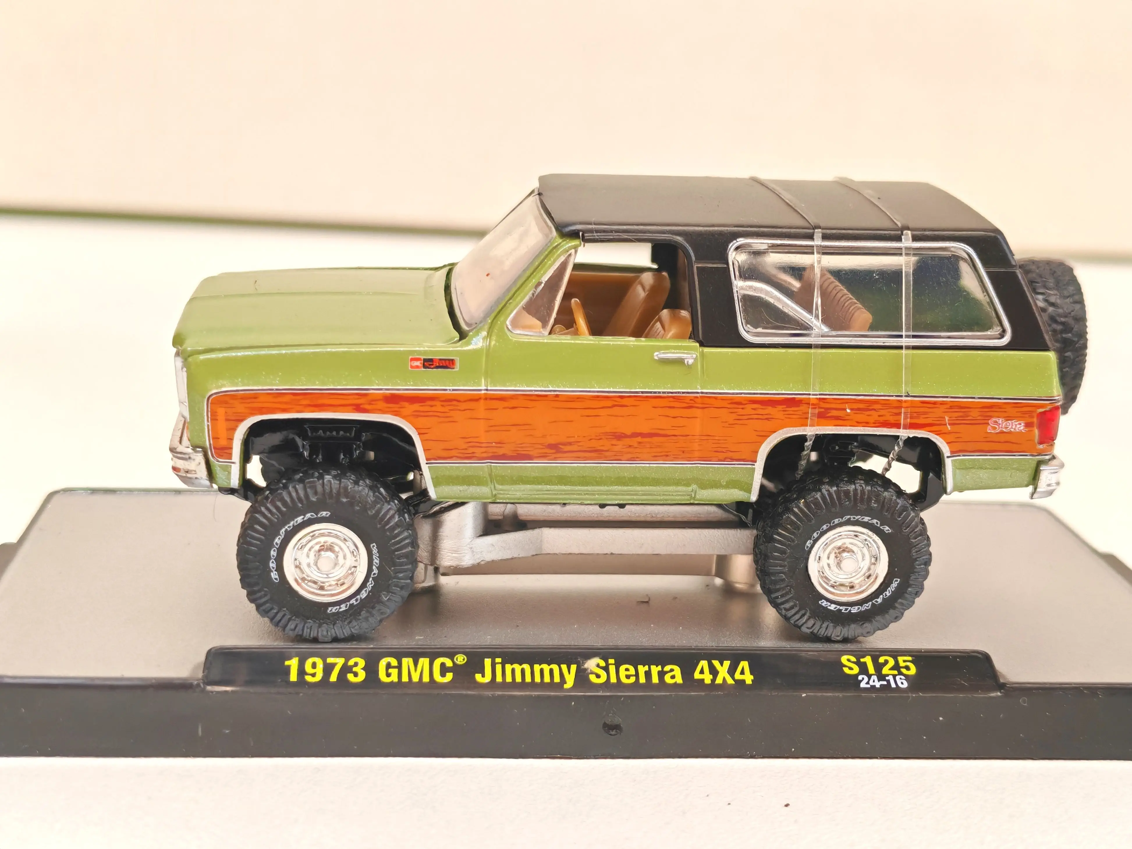 

M2 машины 1/64 1973 GMC jimmy Sierra 4X4 S125 литые модели автомобилей из сплава под давлением Коллекционные Подарочные игрушки