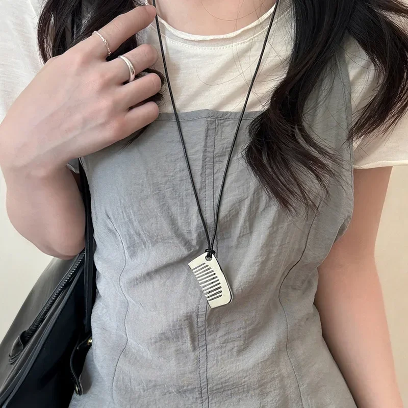 Visper Warna Underso Perempuan