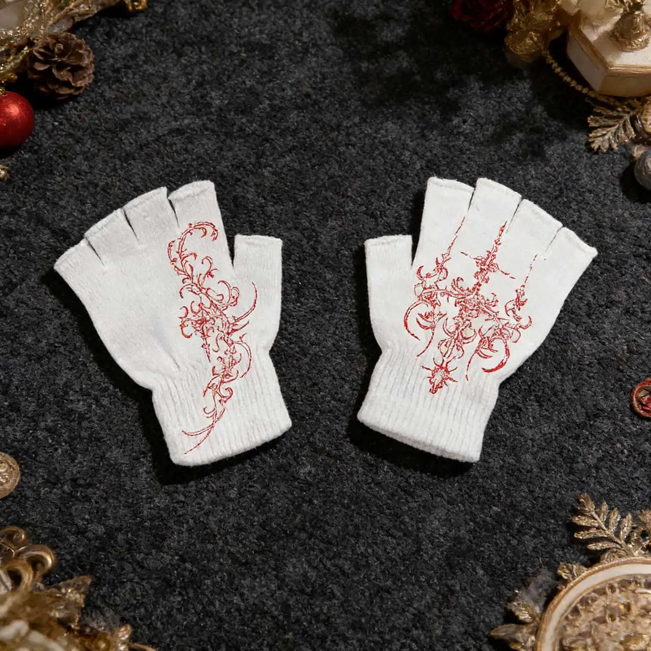 Small niche personalized warm finger gloves for men and women, casual commuting, warm retro artistic knitted gloves