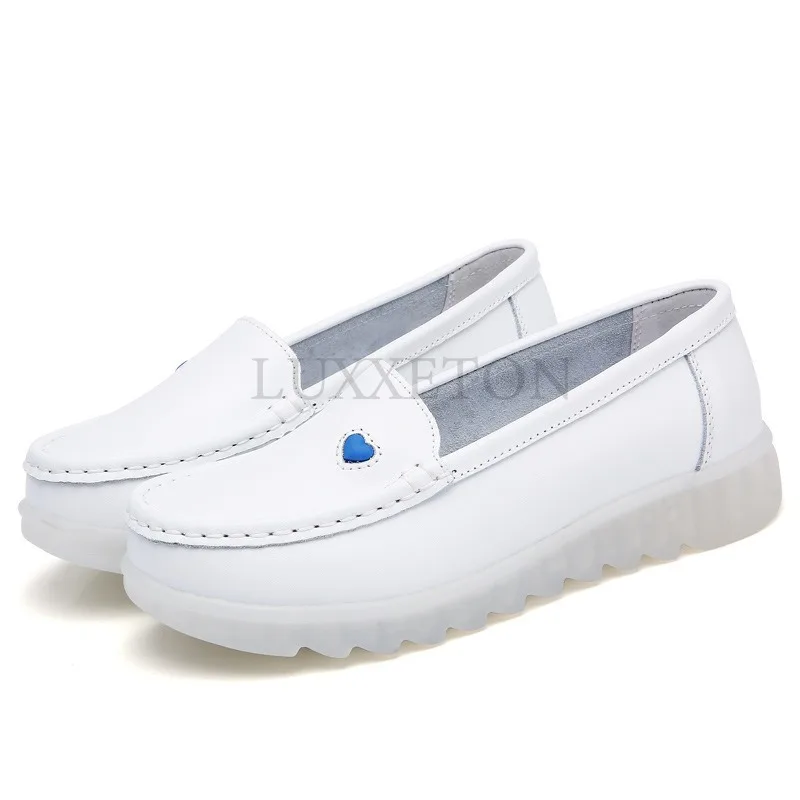 Scarpe da donna in pelle piatta Casual tacco a zeppa bianco suola morbida Slip on amorevole e confortevole scarpe da lavoro da infermiera madre