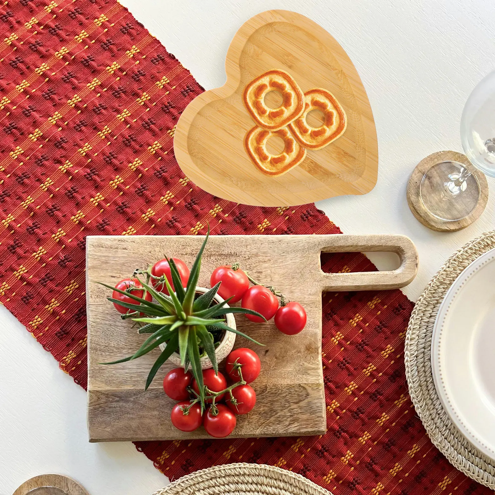2Pcs Heart Shaped Bamboo Wooden Tray Wood Texture Food Serving Platter for Fruit Dessert Cheese Snack Salad Cake Wedding