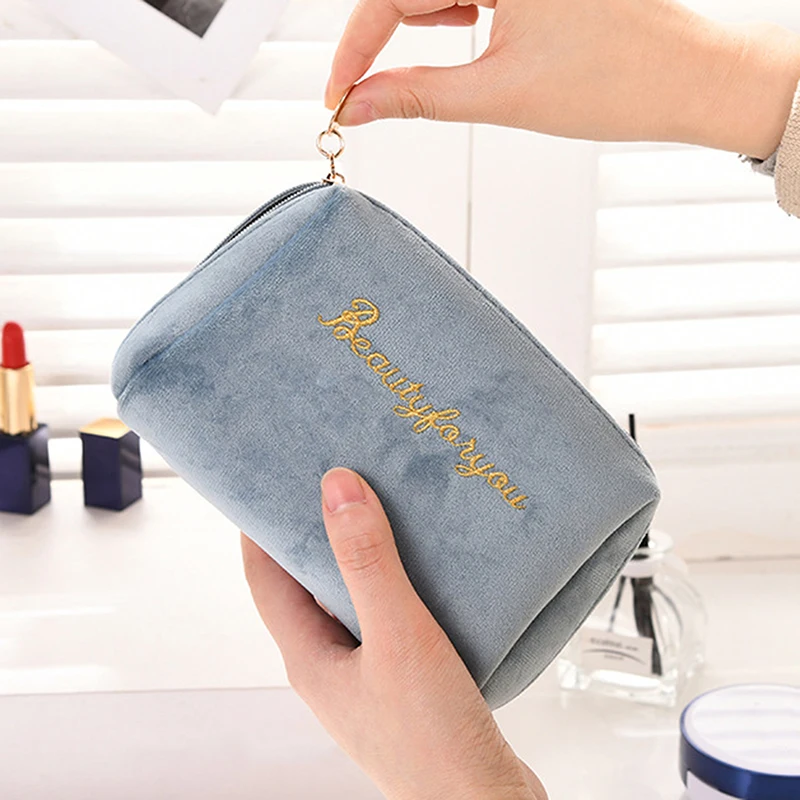 

Travel Comestic Bag Winter Velvet Female Makeup Pouch Large Zipper Make Up Bag Solid Women Travel Holder Bag Necessaries