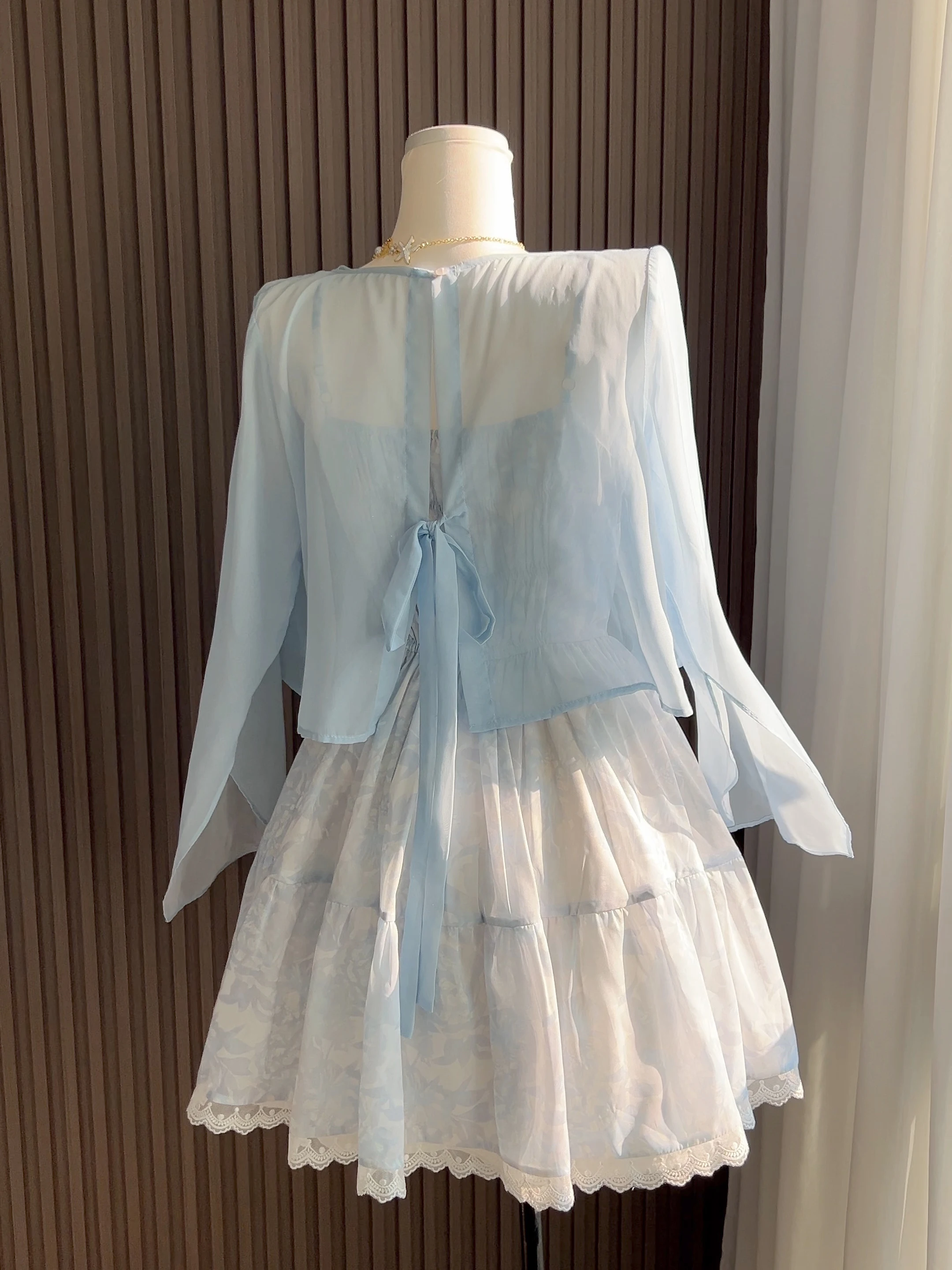 

Huaqizhi Deer Mountain Moon Poem Chiffon irt Jaet Blue Sunscreen Versatile Summer Beach Vaion Gentle Fairy