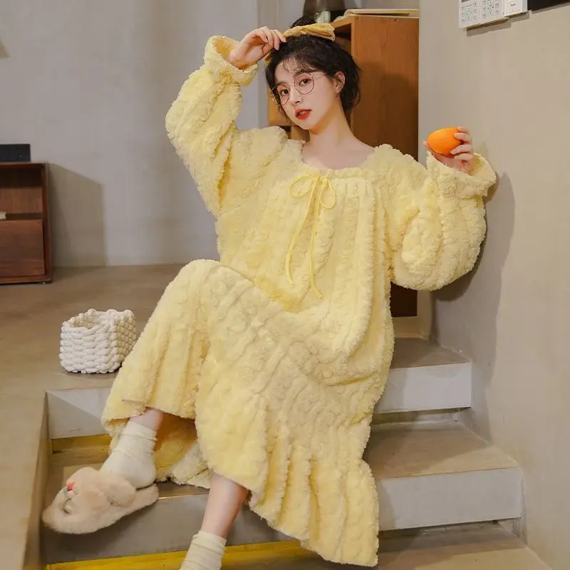 

2024 New Style Autumn/Winter Coral Velvet Nightdress Women's Long Sleeve Warm Over Flannel The Knee Plus-size Home Wear Comfort