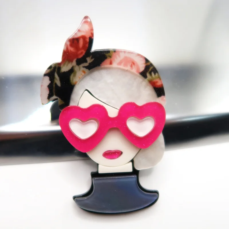 YAOLOGE 2024 New Fashion Love Glasses Girl Acrylic Brooch Original Niche Cute Portrait Corsage Clothing Brooch Accessories Gift