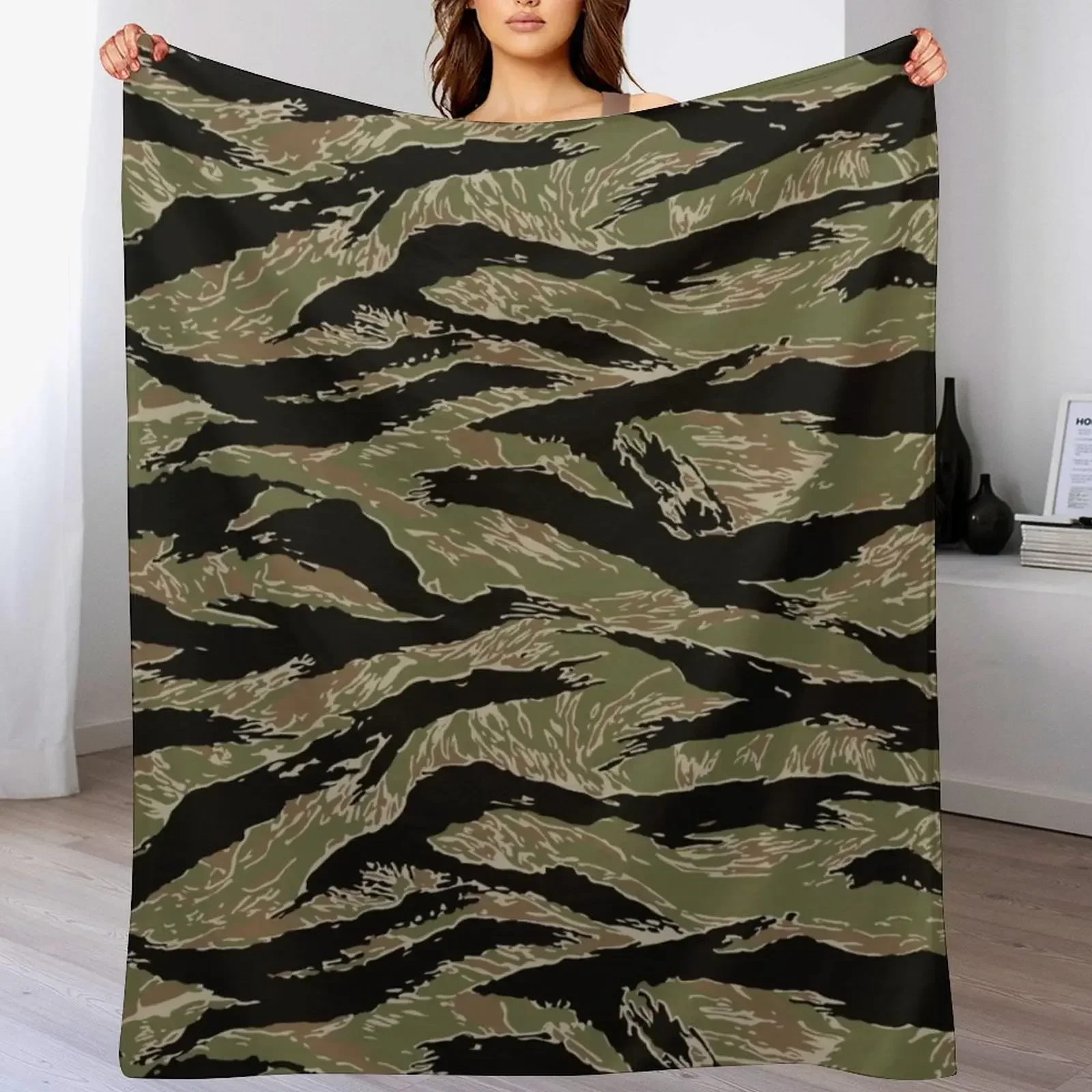 Camouflage printed flannel blankets for autumn and winter, suitable for insulation blankets for seasonal new products suitable f