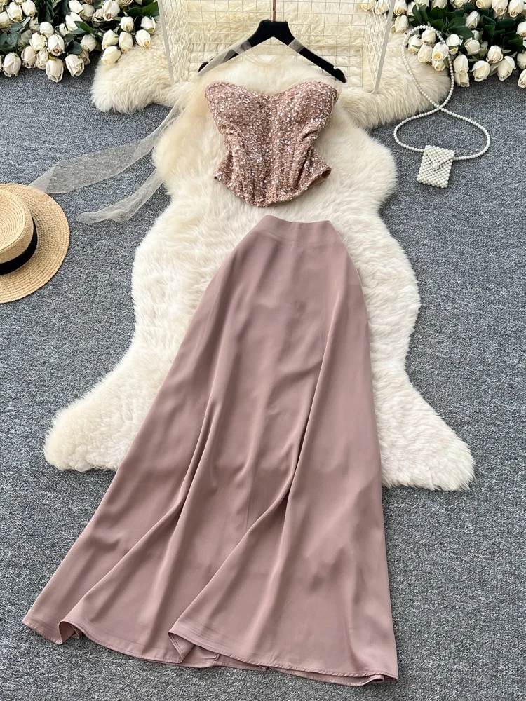 

Модный женский комплект Ele Velvet: укороченный жилет с пайетками и юбка с завышенной талией