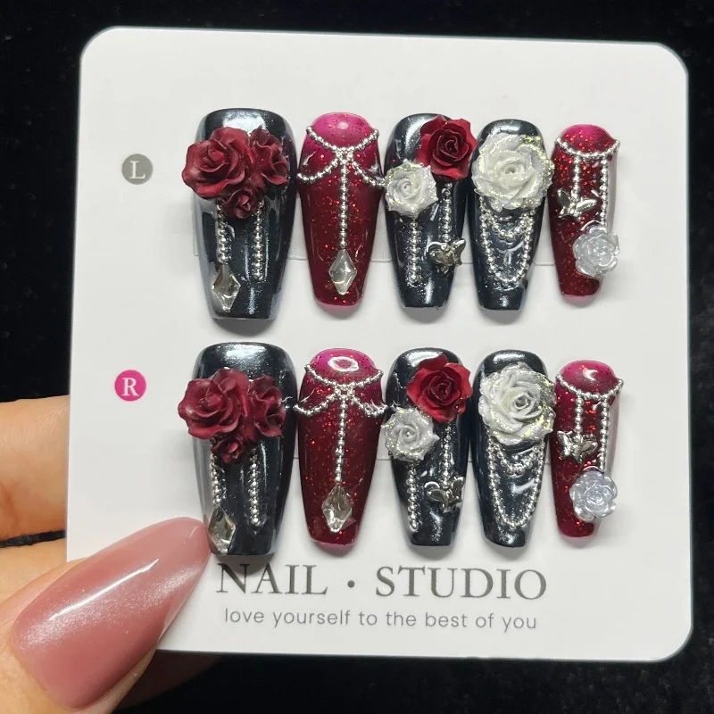 10 Uds. De uñas postizas hechas a mano 3D Borgoña rosa mariposa, cadena brillante con diamantes de imitación, ataúd medio para mujer, desmontables