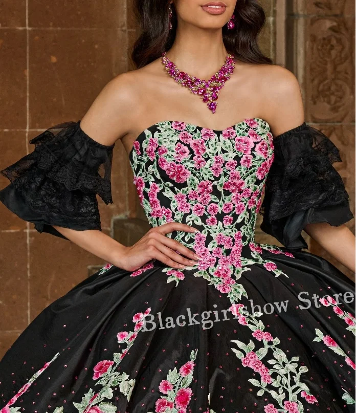 Mexican Princess Prom Dresses Quinceanera Dresses Black Sweetheart Sheath Floral Embroidery Pleated Corset Poncho Sweet 16 Dress