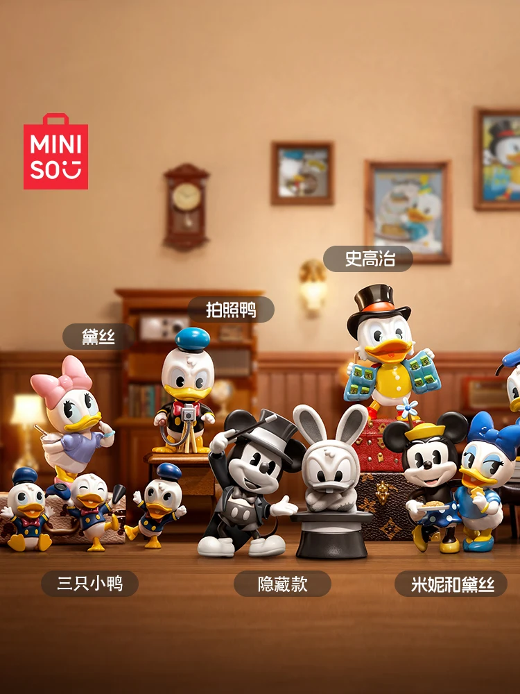 

MINISO Disney Donald Duck Cover Model Blind Box Doll Ornament Desktop 90th Anniversary Birthday Gift