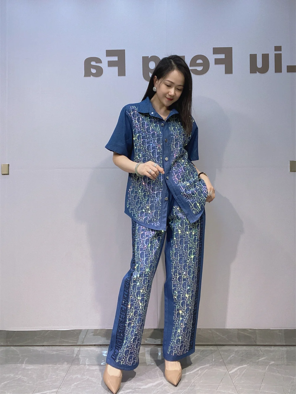 

Fashionable Women's Summer Shirt And Jeans Set with Rhinestone Short Sleeve Loose Fit High Waist Straight Leg Cotton Pants