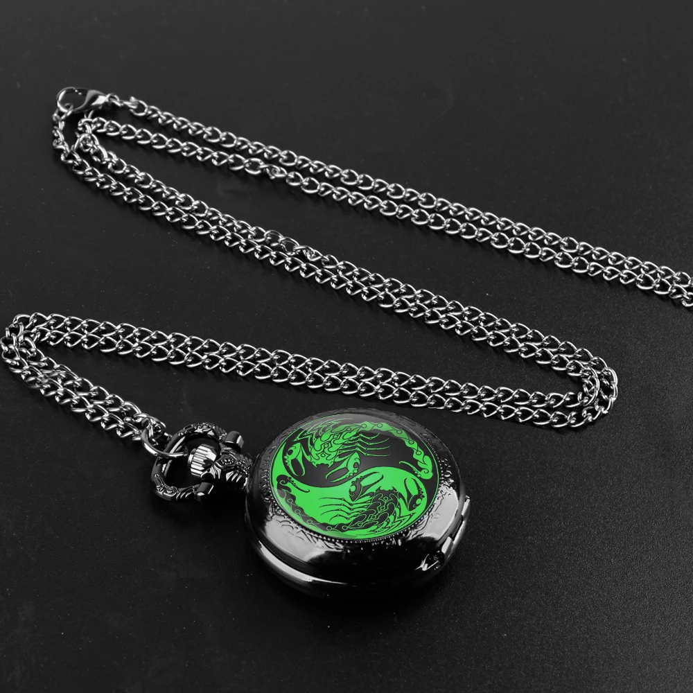 ساعة جيب كوارتز سوداء على شكل قبة زجاجية من Yin-Yang مع قرص أرقام عربية وسلسلة متينة هدية ريترو للرجال والنساء