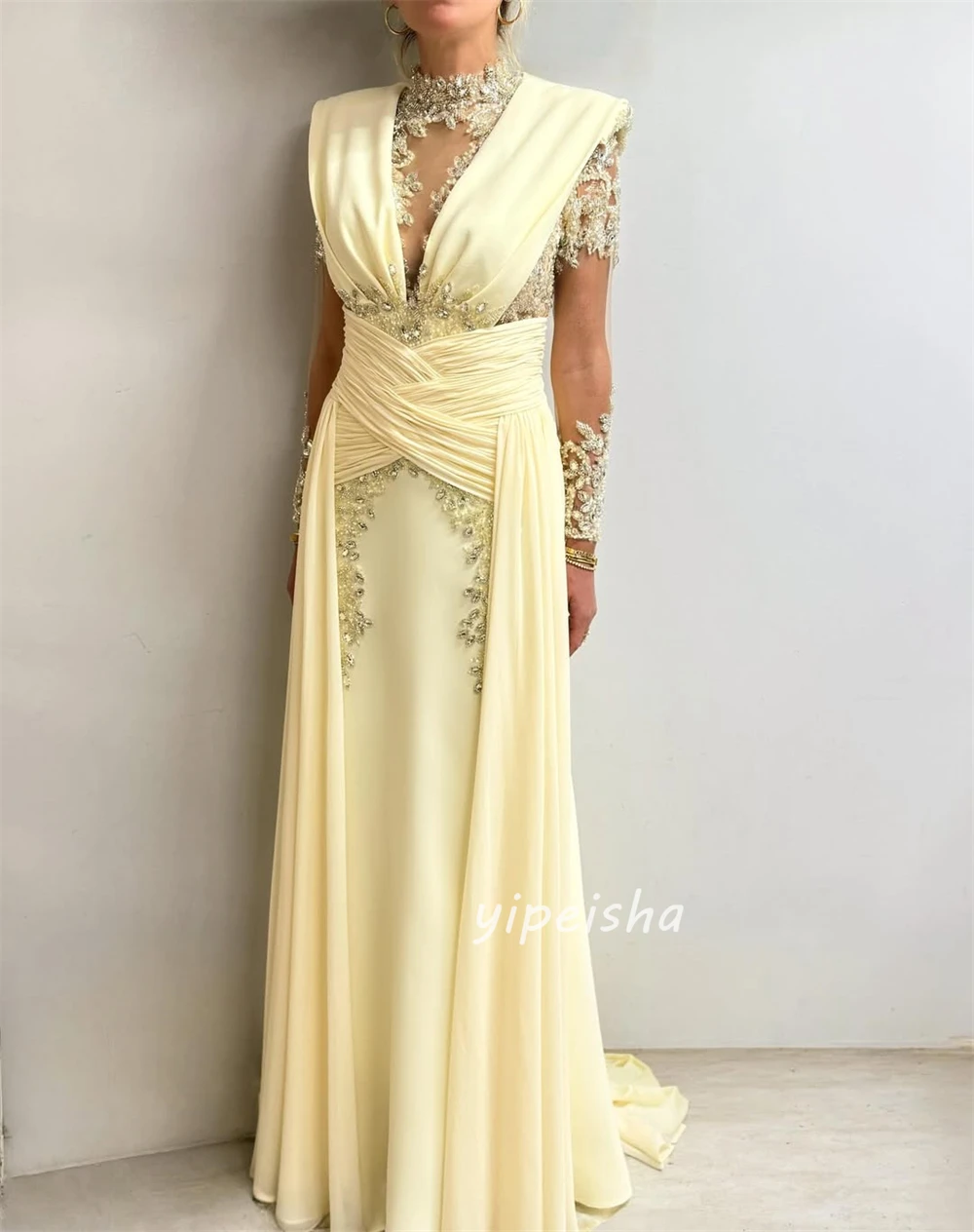 Personalizado de alta qualidade brilho chiffon strass botão em linha reta gola alta vestidos longos sob medida vestidos de ocasião intrincados