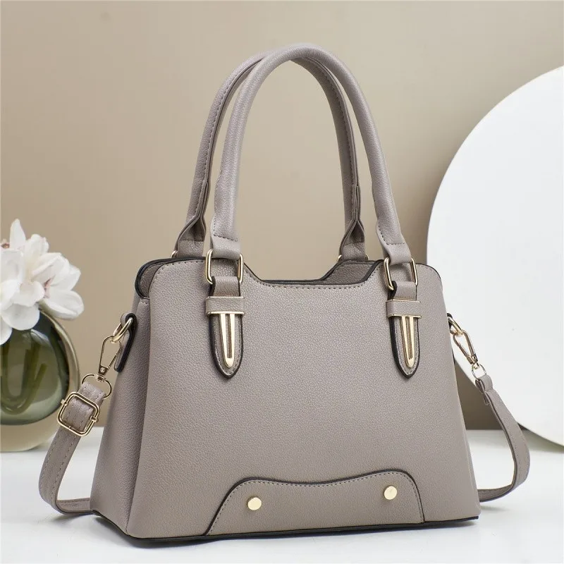 

Elegant Vintage Designer Diaper Bags For Women Classic Leather Handbag Minimalist Large Capacity Luxury Fashionable