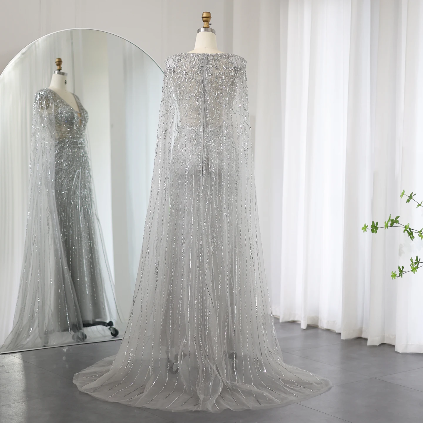 Sharon Said Luxuriöses Dubai Silbergraues Meerjungfrauen-Abendkleid mit Cape, V-Ausschnitt, Türkis, Arabian Nights Ballkleid SS397, Maßanfertigung – Detail 12