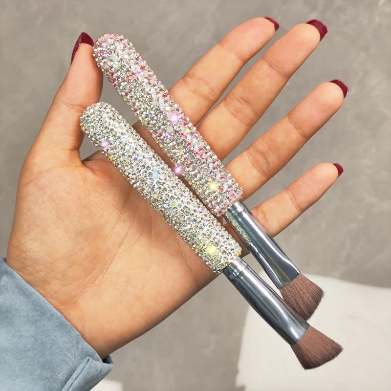 Brosse triangulaire pour ombre de nez, ensemble de diamants artificiels, ligne sans balais, point culminant pour éclaircir la ligne de déchirure centrale, brosse anti-cernes