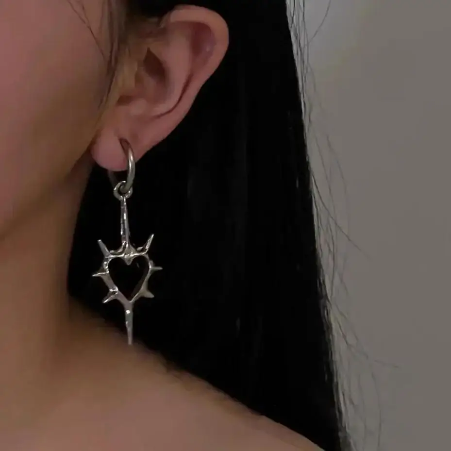 Personalized Hollow Out Thorn Peach Heart Earrings Niche Design Gothic Retro Cross Water Droplet Earrings Fashion Creative Gifts