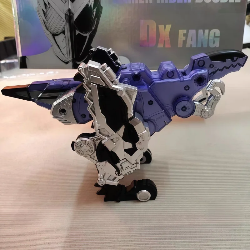 

Коллекционная фигурка Kamen Rider CSM DX Fang Memory Dinosaur Auto Pop Fang с подсветкой глаз и оригинальным японским звуком, соединяемая по технологии Driver Linkable