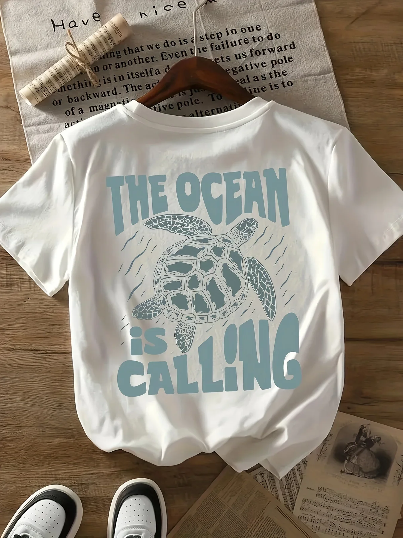 Vibrant Turtle Graphic Print T-Shirt Women Crew Neck Geometric Pattern Female Short Sleeve Casual Tee for Summer