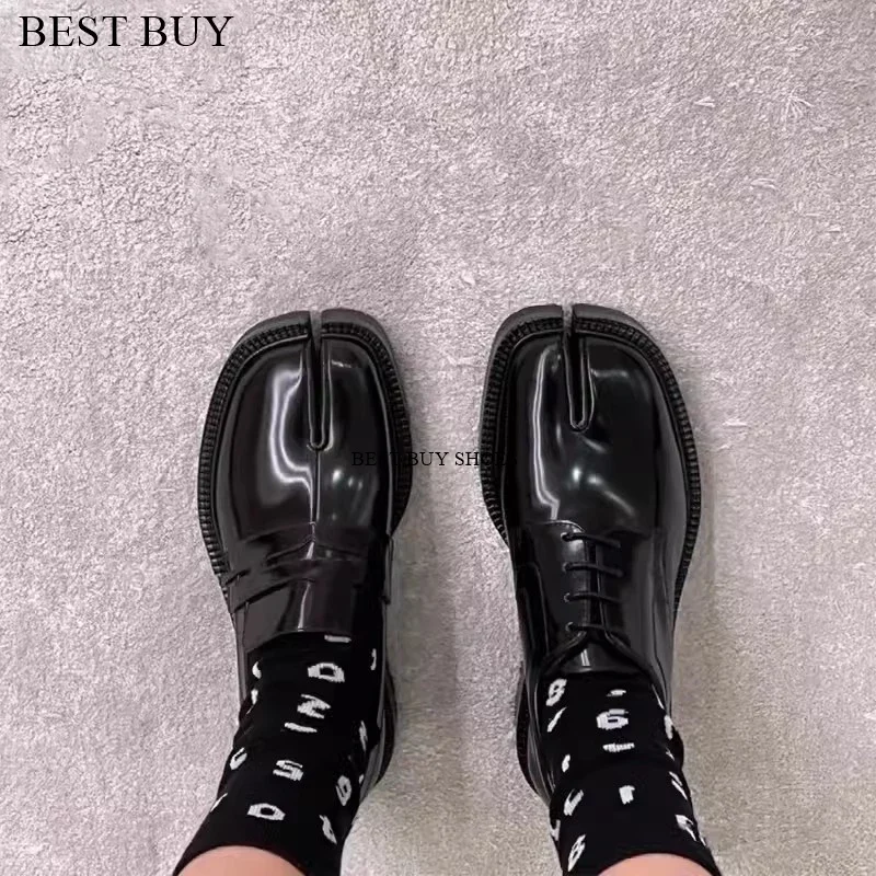 Split toe horse shoe for men's thick sole Loafers shoes Tabi shoes patent leather Korean version trend casual leather shoes