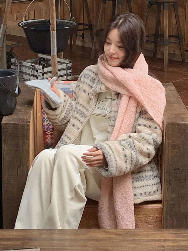 

Chic Autumn Winter Lamb Velvet Coat Women's Warm Cotton Jaet Retro Floral Embroidery Commute Sle Suitable for Various Occ...